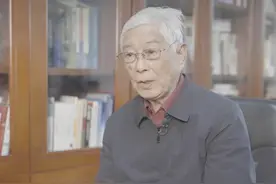 顾明远：教师应该培养学生承担起中华民族伟大复兴的重任视频封面