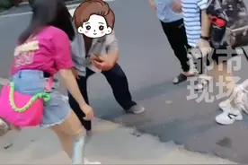 父亲拍摄陌生人假肢，激励截肢儿子走出自卑。网友：#父爱如山 ！#假肢 #正能量 视频封面