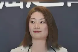 宗馥莉评价宗庆后“他在娃哈哈是神一样的存在” #宗馥莉 #宗庆后 #人物