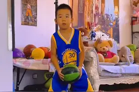 小朋友教库里后撤步动作分解，网友：立体几何会吧？@幼儿园球霸 视频封面