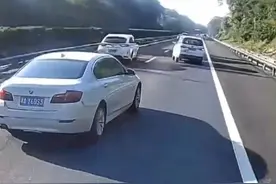 高速上白色SUV紧急刹车，两辆小车“神反应”极限躲过。提醒:高速保持安全距离!#安全驾驶 #高速行车安全 #危险瞬间 （来源@ㅤ。ㅤ ）视频封面