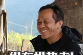 织布机热卖！！！ 织布机热卖，村民抢修老织布机视频封面