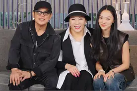 李连杰和他女儿Jane来看我啦~大家一起聊聊家常真的很开心，心里暖暖的！#向太 #向太陈岚 #笑对人生视频封面