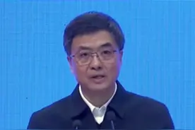 自治区党委书记、自治区人大常委会主任陈刚：最近，杭州深度求索公司（DeepSeek）推出一款人工智能模型火爆全球，这表明人工智能时代一切皆有可能，广西不能妄自菲薄、行动迟缓，而是要站在时代前沿去捕捉机会，加快推进数字广西建设，以“人工智能+”赋能千行百业，力争在新领域新赛道迎头赶上。（来源：广西日报）视频封面