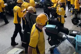 美团:将为全职及稳定兼职骑手缴纳社保，2025年全面取消配送超时罚款。#外卖小哥 #社保 #超时罚款 #惊不惊喜意不意外 #社会百态