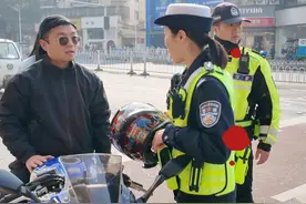 骑士精神，帅和安全都得要！#一盔一带dou知道 #看见家乡 #平安春运交警同行视频封面