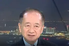 蒋尚义亲自爆料： 我没想到当年第一个敢用CoWoS的是华为 因为当时CoWoS刚研发出来时没什么客户愿意买，而那个时候华为还只是刚刚冒出来的一个新公司。#CoWoS #台积电 #蒋尚义 #华为 #封装视频封面