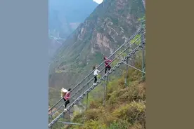 给多少钱你愿意住在这荒凉大山？#公路旅行#内容启发搜索#发现中国之旅#我的山海旅行日记视频封面