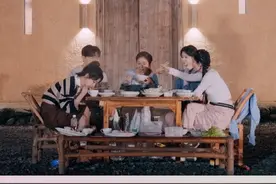 #杨紫聊左耳被苏有朋二次伤害  #乔欣理解苏有朋面试发好人卡  杨紫回忆面试《左耳》细节，却被苏有朋的“好人卡”二次伤害。但是杨紫表示面试失败很正常，乔欣也表示理解苏导。#我们的美好生活视频封面