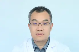 这几种站姿最伤身体，但80%的人都中了！ #站姿 #脊柱侧弯 #骨盘前倾 #长短腿 #膝盖疼视频封面