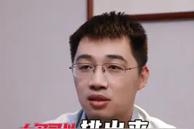 儿童吞了硬币，家长不要着急，因为硬币比较圆滑，大多数情况可以自行排出来。如果出现腹痛，需要去医院就诊。#春节健康守护计划  #异物取出 #健康科普视频封面