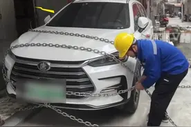 今年全球最强台风“桦加沙”将于9月24日在广东登陆，#广东人各出奇招绑车绑鹅防台风 ，窗户贴上米字胶带，锯断街头高大树木……台风“桦加沙”带来的强降雨来势汹汹，台风中心经过的地区阵风风力可达16至17级，请注意防范！#桦加沙 #桦加沙台风 #台风