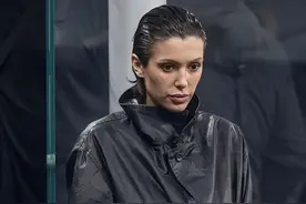 侃爷妻子比安卡和前妻卡戴珊撞衫，背后藏着的是一个男人的控制欲？#侃爷 #比安卡 #卡戴珊视频封面