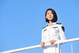 海军女教官金子晴 #深海利剑 #海军 #女兵帅爆了 #心理学视频封面
