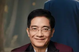 父亲这个角色，是无言的爱默默的爱！ #父亲 #认知 #郎咸平 #共鸣视频封面