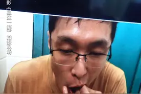 张艺兴完整多条吃完马桶纸，看到最后甚至泪目，是演员们的孤注一掷、导演的孤注一掷、观众孤注一掷的支持，才有的#电影孤注一掷视频封面
