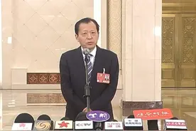 交通运输部部长刘伟走上#全国两会 #部长通道 ，谈#加快建设交通强国 工作进展。（李源源 阎语）#2025全国两会视频封面
