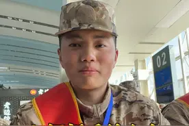 3月19日，山东济南，入伍新兵随身带着女友送的“小相册”。入伍前，他给女友写了13140字的信。“她说，送我的人是她，2年之后在车站接我的也是她。”#入伍 #入伍参军 #当兵视频封面
