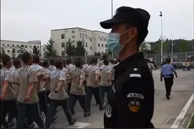 监狱按照国家规定的实物量标准供应罪犯伙食,保障罪犯吃饱、吃熟、吃的卫生#严厉打击违法犯罪 