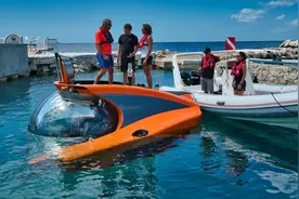 下潜最深的3人潜水艇，通过“游戏手柄”控制视频封面