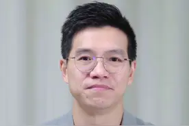 #广州地铁信号设备故障  今日早晨，广州地铁五号线因信号设备故障，多次临时停车。 #粤语新闻  #抖音热评视频封面