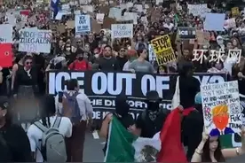 数千人走上纽约街头抗议联邦政府移民政策，抗议者高呼口号场面一度失控视频封面