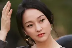 离开美颜滤镜下的女星真实颜值，周迅脖颈纹明显，林心如皮肤松弛，秦海璐判若两人#周迅 #陈乔恩 #林心如 #秦海璐 #吴越视频封面