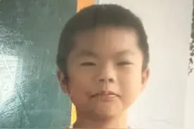 孩子快回家！信阳12岁男孩失联，穿白色T恤、浅蓝色牛仔短裤图片
