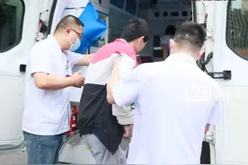 男生高考前突发血气胸，手术后仍坚持要参加高考，当地为他单独启用一间备用考场（原创采访）视频封面