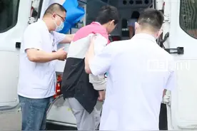 男生高考前突发血气胸，手术后仍坚持要参加高考，当地为他单独启用一间备用考场（原创采访）