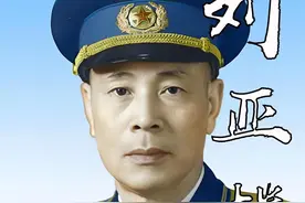 他是战场上的“笔记之王”，不会开飞机的空军之父！视频封面