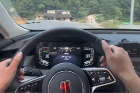 新手必备的开车基本功 看一个人的开车水平，不是看他能把车开多快，也不是看他的超车次数，而是能把基本功，练得像条件反射一样，扎扎实实，那么今天，我整理了八个，新手必学的开车基本功，全都是干货，一定要认真看完 #每天一个用车知识 #抖音汽车  #新手上路 #驾驶技巧 #汽车知识