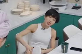 #蔡少芬和陈冰是最萌脚码差吧  蔡少芬和陈冰就是最萌脚码差吧，姐姐们在一起比jiojio的画面也太可爱了！#乘风2023视频封面