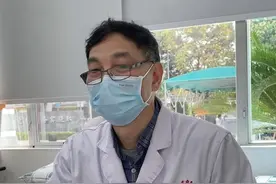 人老了要服老，搬货负重需警惕 人老了要服老，别逞能，搬货负重需警惕，以免导致骨折等意外发生！#中医程志安主任 #中医 #健康科普 #老人 #抖出健康知识宝藏视频封面