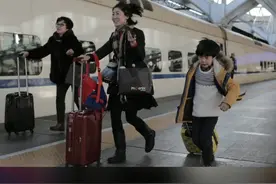 重磅！铁路儿童票拟由身高划分改为年龄划分：满6岁未满14享优惠#儿童票标准 #铁路儿童客票拟改为年龄划分 视频封面