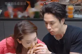 #戚薇 怕#李承铉 在家起歹心，还得是真夫妻，说话都大大方方的~#妻子的浪漫旅行视频封面