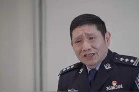 #当艾滋病监区的民警是什么体验  每天督促艾滋病人户外锻炼，“要像父母和老师那样对待他们。”#世界艾滋病日  #警察  （来源：新法治报 张玉丰 全媒体记者曹映兰）视频封面