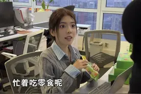 职场四大女金刚谁最忙？#打工人的太平食刻 #一口太平  #太平咔咔脆 #太平燕麦小饼视频封面