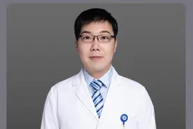 双手起皮干裂小心手部湿疹 #医学科普   #樊哥撩皮肤  #皮肤科医生   #手   #开工健康手册视频封面