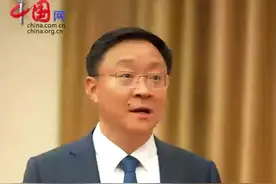 如何应对2024全球AI“系统性竞争”？全国人大代表刘庆峰建议制定国家通用人工智能发展规划视频封面