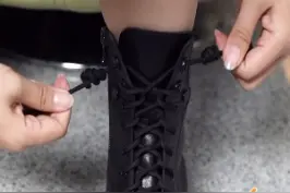 两种好看又简单花式系鞋带来咯，#马丁靴也能玩出新花样