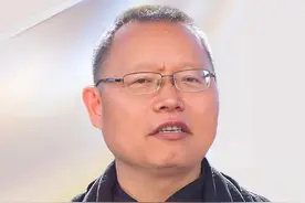 中华武术错骨分筋手，大扳手锁定脚踝！ 李印东教授，北京体育大学教授，参与和主编教材《中国短兵》《体育与健康》《中国武术散打》职业技能鉴定教程。1993年荣获山东省形意拳散打擂台赛擂主，武术散打国际A级裁判，中央警备局八局培训中心特聘专家，辽宁省公安厅特勤局擒拿格斗客座教授，东方擒拿格斗术创始人。#擒拿 #防身术 #格斗 #武术视频封面