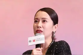 刚开始拍摄#电影隐入尘烟 时#海清 找不到状态，把“姨夫”#武仁林 当作表演老师。海清：他看哪儿都是对的！视频封面