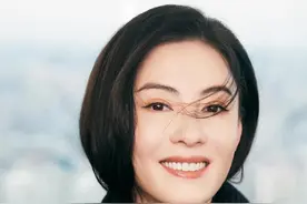 #张柏芝冬日氛围写真 #张柏芝伪短发优雅中又有一丝酷飒与俏丽，满满氛围感！视频封面