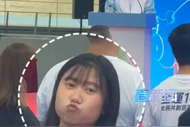 第十五届全国运动会将于11月9日在粤港澳举行。这是首次多地联合举办全运会，也是全运会第一次走进香港、澳门。恰逢十五运会倒计时100天之际， 李家超表示：“香港准备好啦！”#香港 #李家超 #十五运会 #粤港澳大湾区 #第十五届全国运动会