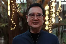 1997年7月1日，香港回归祖国！中英交接仪式上，中方指挥官谭善爱喊出这句振奋人心的话，震撼全球！如今将近30年了，大家还记得老兵谭善爱吗？ #本色华年 #退伍不褪色 #老兵 #谭善爱