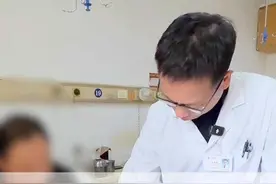 下肢肿胀疼痛可能是什么引起？ 下肢肿胀疼痛可能是什么引起？#硬核健康科普行动 #静脉曲张 #健康冷知识知多少 #下肢肿胀疼痛 视频封面