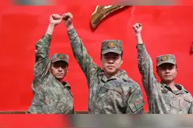 五一节，致敬劳动者！动态复刻劳动海报#高原战士#五一劳动节#（毛艺烨、雍凌云、赵家琦、廖平洋、潘涛）视频封面