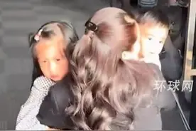 泰国总理结束访华行程返回泰国，丈夫和孩子在机场迎接，见面瞬间佩通坦奔向孩子视频封面