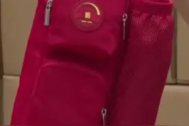 九三阅兵倒计时1天，北京为观礼人员准备了观礼服务包，外观呈现“80”字样 含12件物品（央视网）#大象主播说